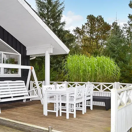 Three-bedroom Holiday In * Hals
